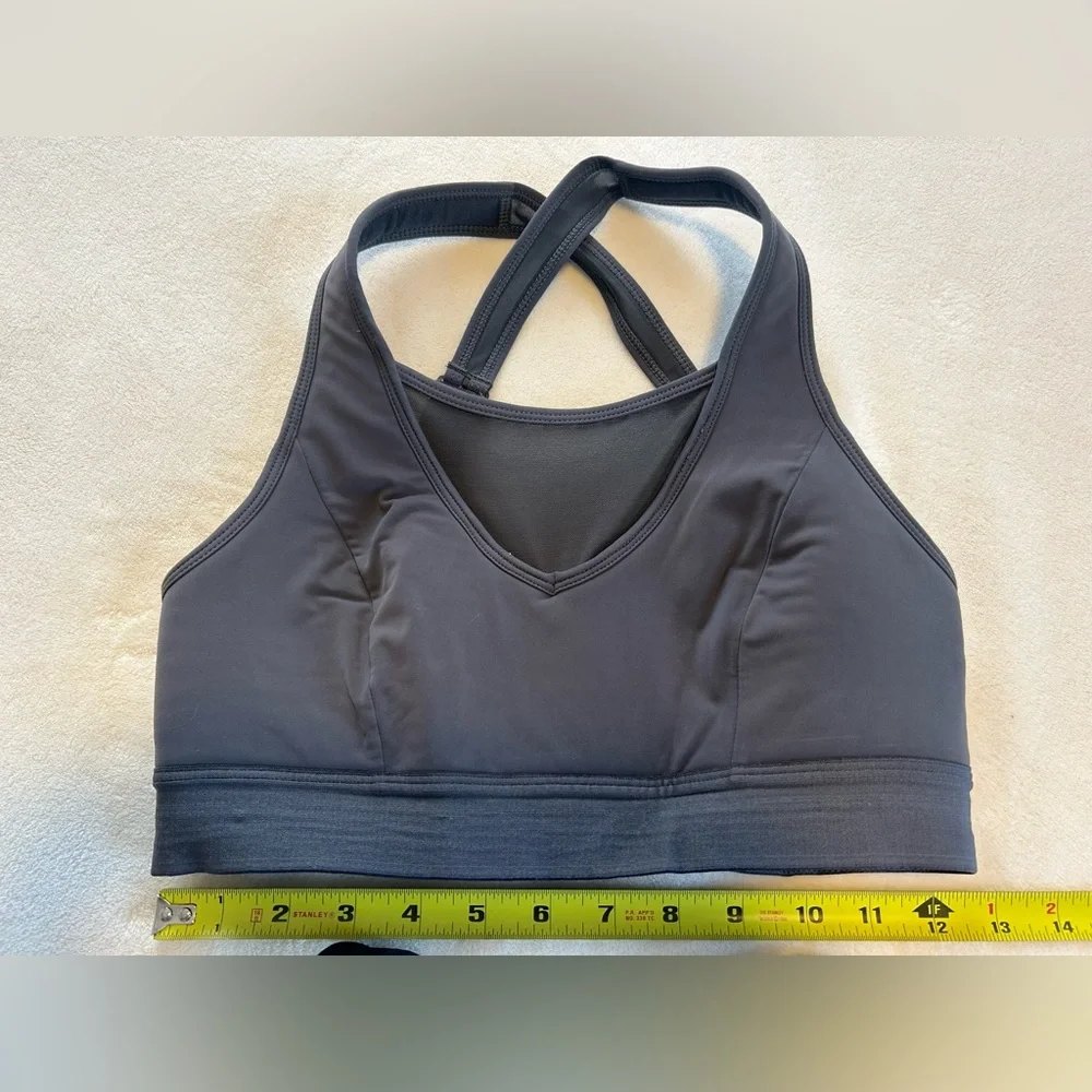 SOLD Gymshark medium sports bra black workout fitness cardio sweat athletic - Picture 3 of 7